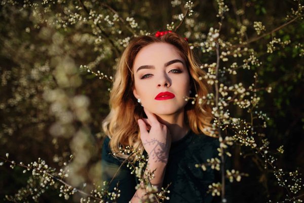 How to Select a Minimalist Watch That Enhances Your Office Attire?